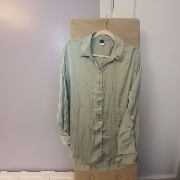 Green Satin Boyfriend Button Up Long Sleeve Women’s Medium NWT Loose Fit - Picture 1 of 6